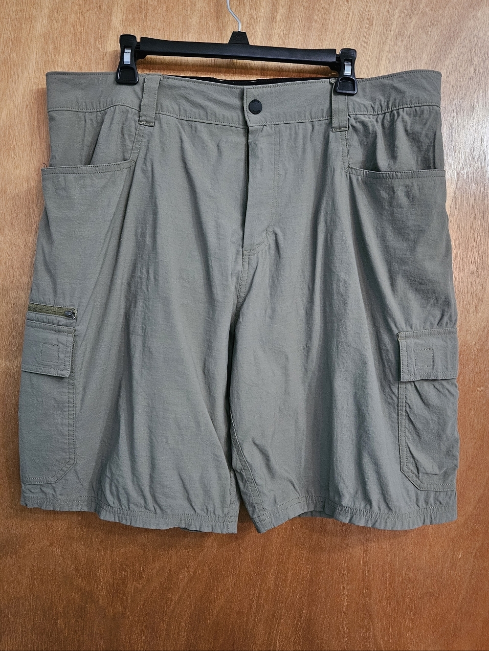 Orvis Flat Front Tech Cargo Shorts Green Nylon Stretch Outdoor Mens Size 38